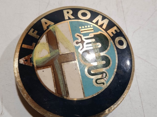 201468 Alfa Romeo 147, 156, 166, Gt felni közép kupak, átmérő 50 mm, képen látható állapotban