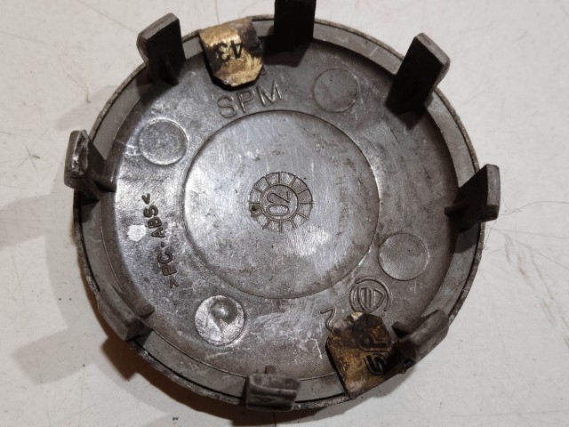 201468 Alfa Romeo 147, 156, 166, Gt felni közép kupak, átmérő 50 mm, képen látható állapotban