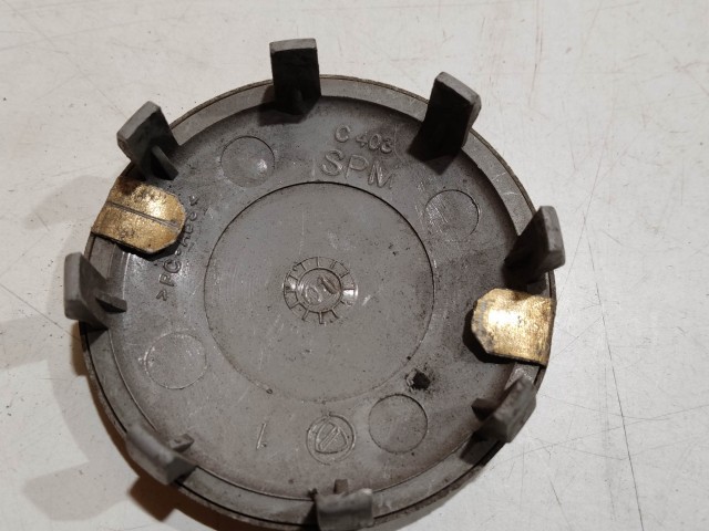 201469 Alfa Romeo 147, 156, 166, Gt felni közép kupak, átmérő 50 mm, képen látható állapotban