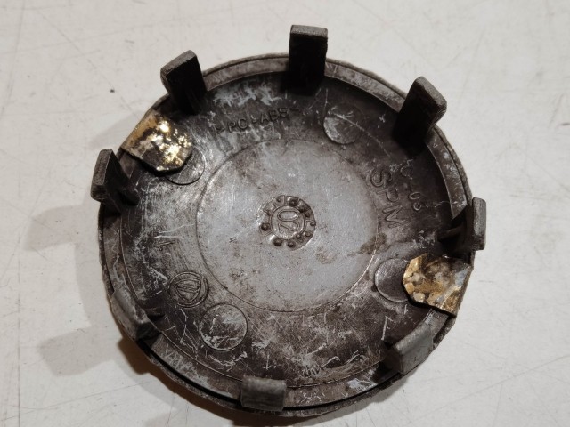 201560 Alfa Romeo 147, 156, 166, Gt felni közép kupak, átmérő 50 mm, képen látható állapotban