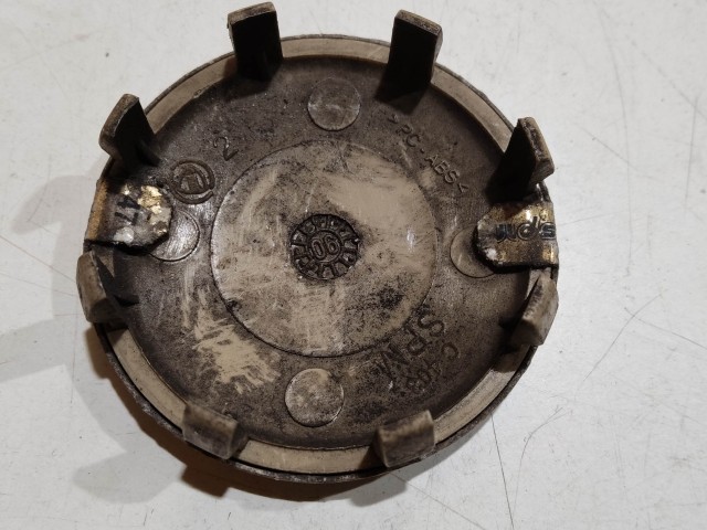 201561 Alfa Romeo 147, 156, 166, Gt felni közép kupak, átmérő 50 mm, képen látható állapotban