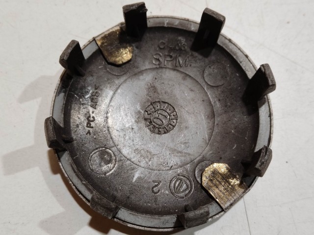 201562 Alfa Romeo 147, 156, 166, Gt felni közép kupak, átmérő 50 mm, képen látható állapotban