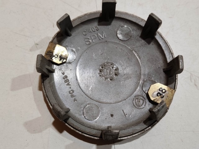 201565 Alfa Romeo 147, 156, 166, Gt felni közép kupak, átmérő 50 mm, képen látható állapotban