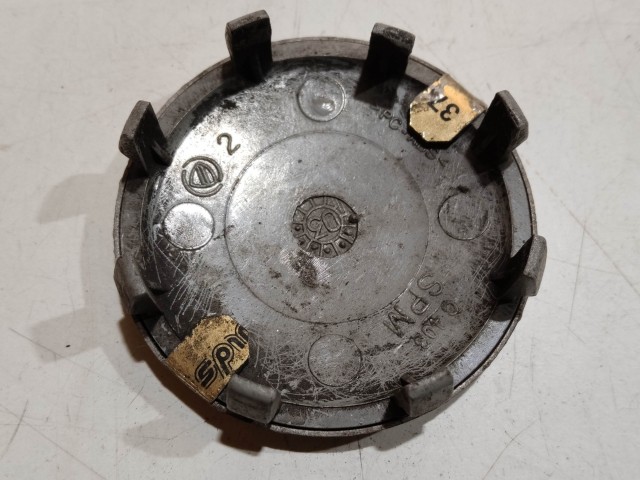 201571 Alfa Romeo 147, 156, 166, Gt felni közép kupak, átmérő 50 mm, képen látható állapotban