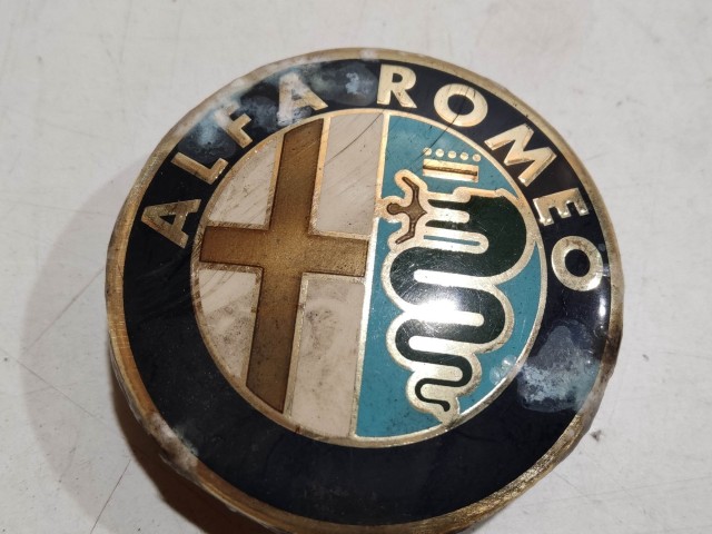 201572 Alfa Romeo 147, 156, 166, Gt felni közép kupak, átmérő 50 mm, képen látható állapotban