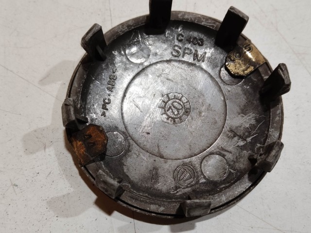 201574 Alfa Romeo 147, 156, 166, Gt felni közép kupak, átmérő 50 mm, képen látható állapotban