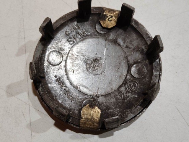 201576 Alfa Romeo 147, 156, 166, Gt felni közép kupak, átmérő 50 mm, képen látható állapotban