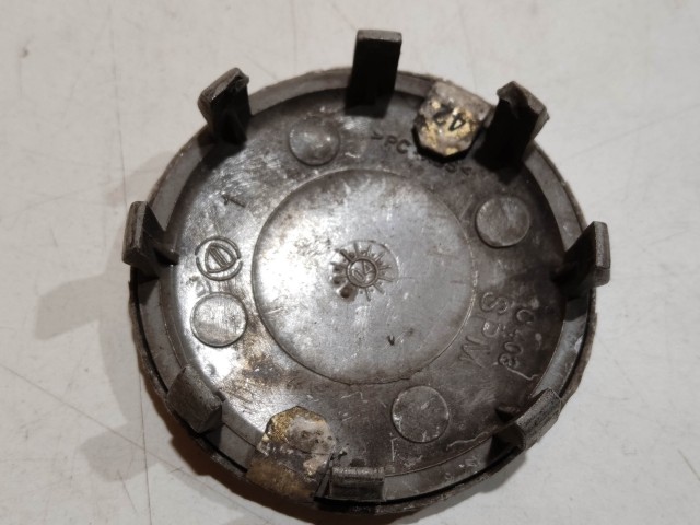 201578 Alfa Romeo 147, 156, 166, Gt felni közép kupak, átmérő 50 mm, képen látható állapotban