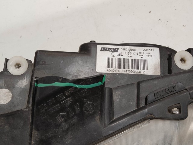 198404 Fiat Croma  2005-2008 Lámpa , Fényszóró Használt  sima a képen látható sérüléssel bal első  a képen látható sérüléssel