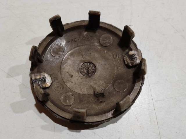 201648 Alfa Romeo 147, 156, 166, Gt felni közép kupak, átmérő 50 mm, képen látható állapotban