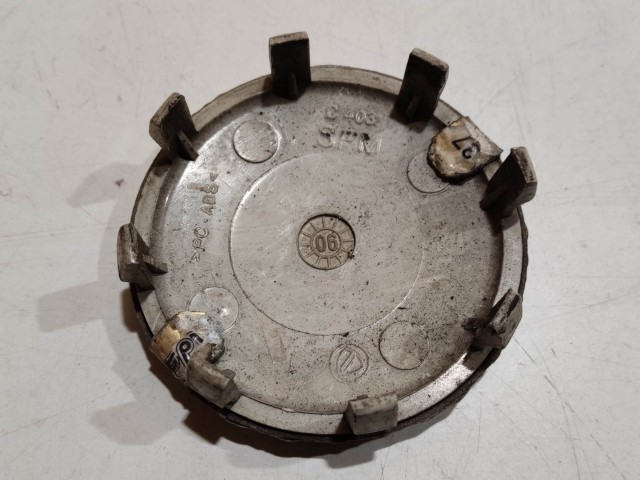 201656 Alfa Romeo 147, 156, 166, Gt felni közép kupak, átmérő 50 mm, képen látható állapotban