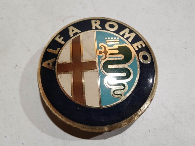 201896 Alfa Romeo 145,146, 147,156,166,Gt alufelni közép kupak a képen látható állapotban