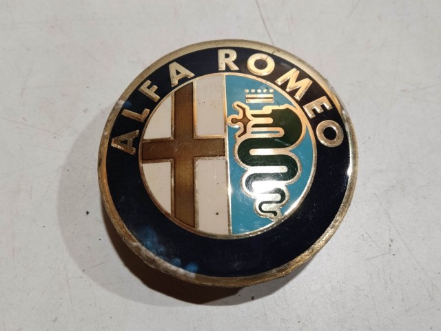 201897 Alfa Romeo 145,146, 147,156,166,Gt alufelni közép kupak a képen látható állapotban
