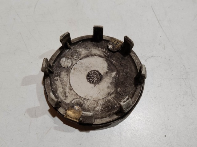 201897 Alfa Romeo 145,146, 147,156,166,Gt alufelni közép kupak a képen látható állapotban