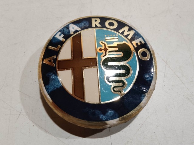 201898 Alfa Romeo 145,146, 147,156,166,Gt alufelni közép kupak a képen látható állapotban