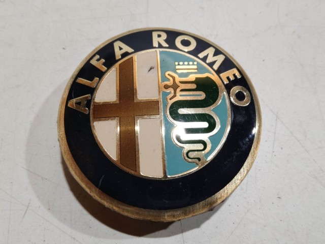 201900 Alfa Romeo 145,146, 147,156,166,Gt alufelni közép kupak a képen látható állapotban
