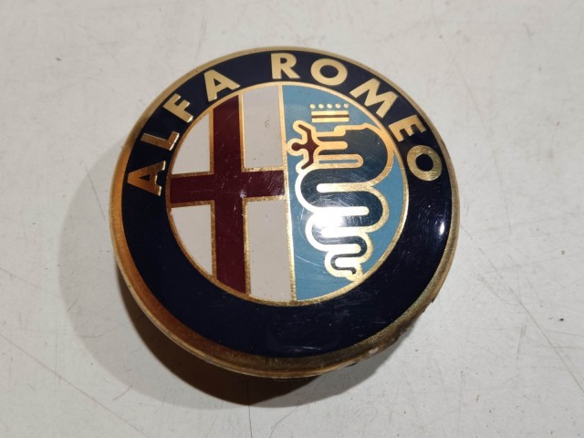 201901 Alfa Romeo 145,146, 147,156,166,Gt alufelni közép kupak a képen látható állapotban