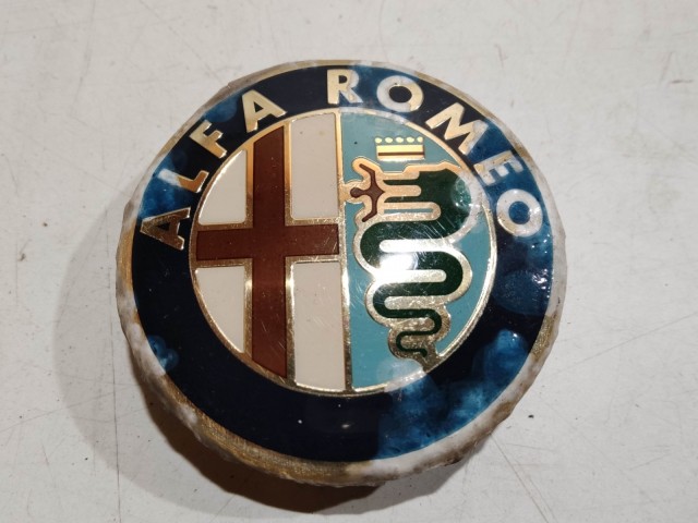 201902 Alfa Romeo 145,146, 147,156,166,Gt alufelni közép kupak a képen látható állapotban