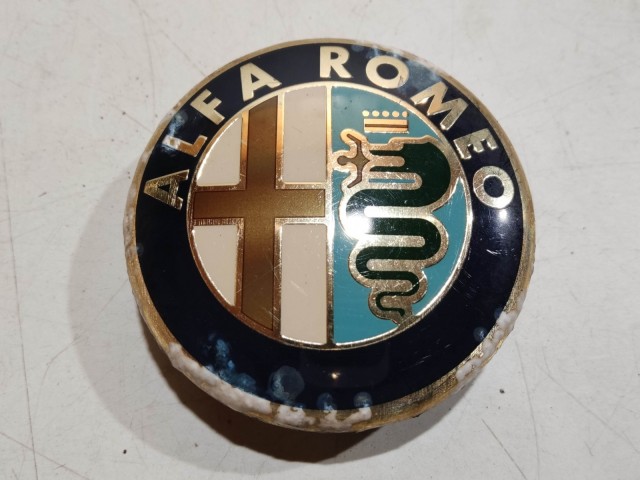 201903 Alfa Romeo 145,146, 147,156,166,Gt alufelni közép kupak a képen látható állapotban