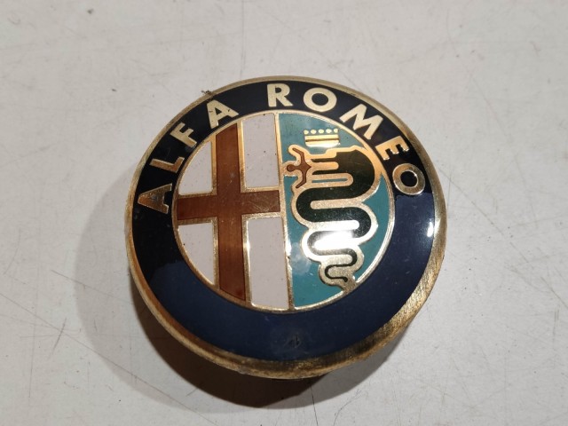201904 Alfa Romeo 145,146, 147,156,166,Gt alufelni közép kupak a képen látható állapotban