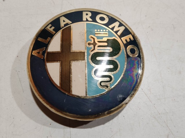 201908 Alfa Romeo 145,146, 147,156,166,Gt alufelni közép kupak a képen látható állapotban