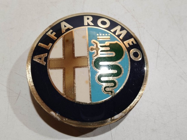 201910 Alfa Romeo 145,146, 147,156,166,Gt alufelni közép kupak a képen látható állapotban