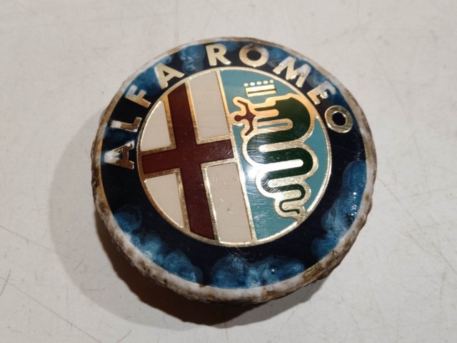 201911 Alfa Romeo 145,146, 147,156,166,Gt alufelni közép kupak a képen látható állapotban