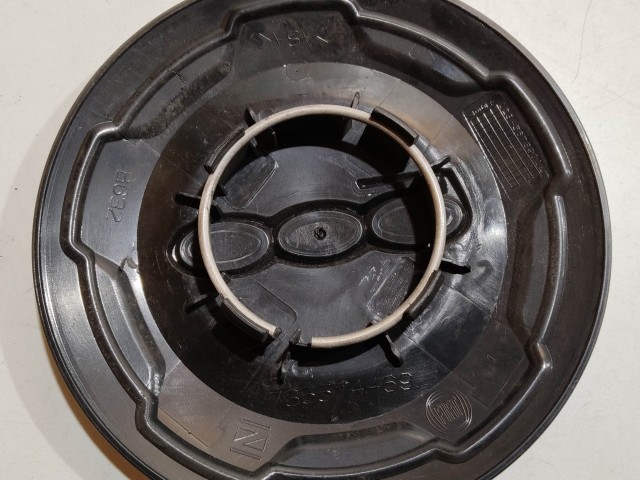 201919 Fiat 500 L 2012-2022 Felni közép kupak 735574469