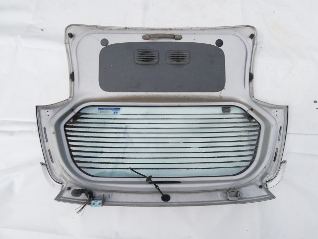 201801 Hyundai Atos 1999-2003 Csomagtérajtó, a képen látható sérüléssel