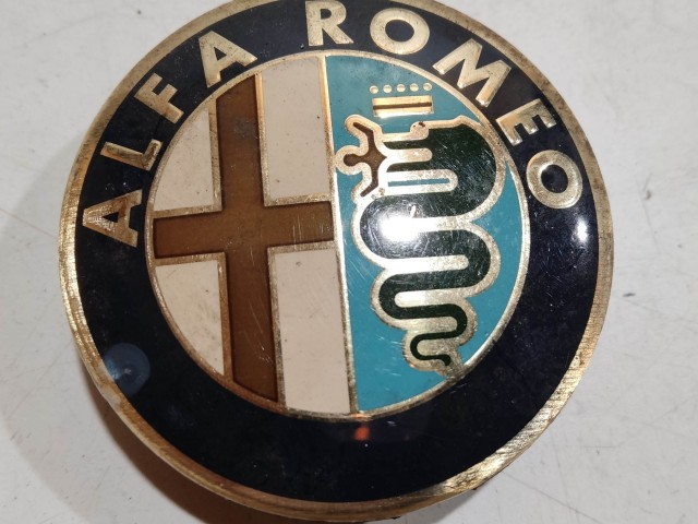 201929 Alfa Romeo 145,146, 147,156,166,Gt alufelni közép kupak a képen látható állapotban