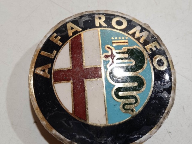 201930 Alfa Romeo 145,146, 147,156,166,Gt alufelni közép kupak a képen látható állapotban