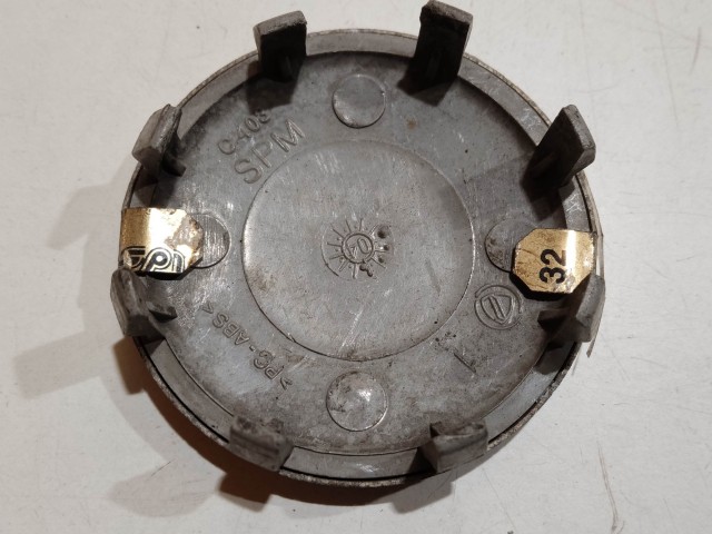 201932 Alfa Romeo 145,146, 147,156,166,Gt alufelni közép kupak a képen látható állapotban