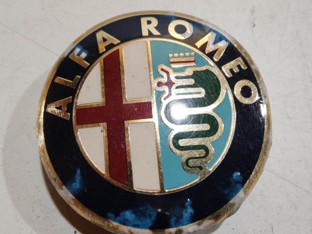 201936 Alfa Romeo 145,146, 147,156,166,Gt alufelni közép kupak a képen látható állapotban