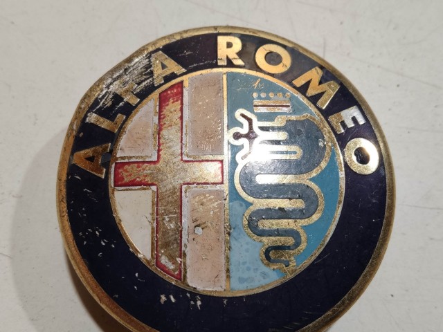 201938 Alfa Romeo 145,146, 147,156,166,Gt alufelni közép kupak a képen látható állapotban