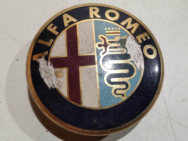 201940 Alfa Romeo 145,146, 147,156,166,Gt alufelni közép kupak a képen látható állapotban