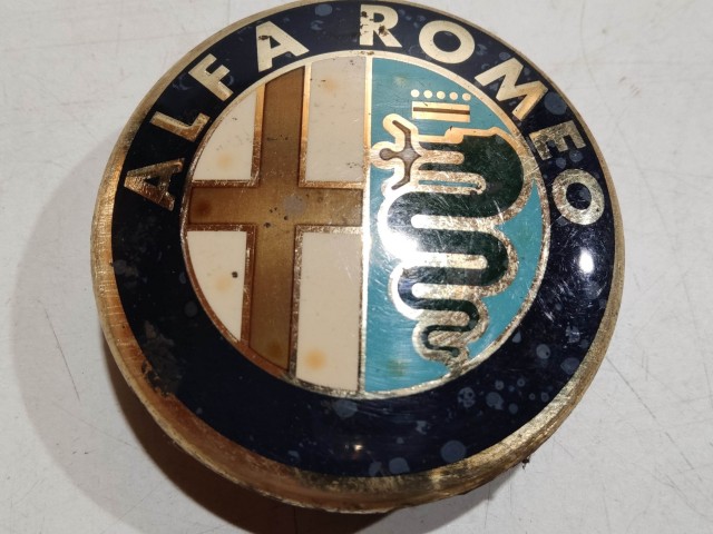 201941 Alfa Romeo 145,146, 147,156,166,Gt alufelni közép kupak a képen látható állapotban