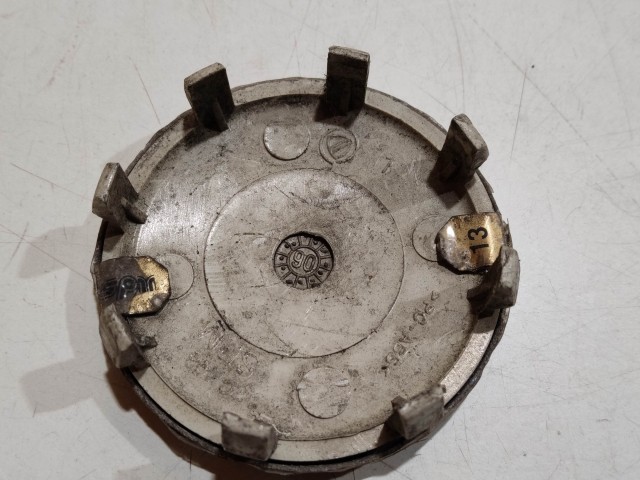 201942 Alfa Romeo 145,146, 147,156,166,Gt alufelni közép kupak a képen látható állapotban