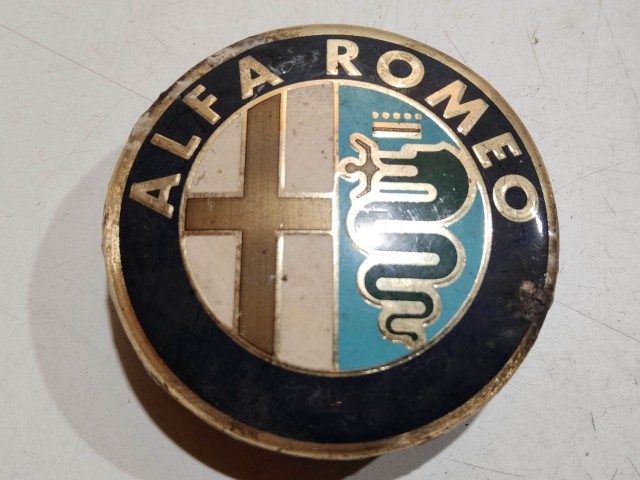 201946 Alfa Romeo 145,146, 147,156,166,Gt alufelni közép kupak a képen látható állapotban
