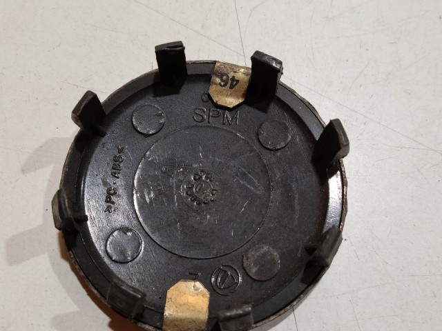 201946 Alfa Romeo 145,146, 147,156,166,Gt alufelni közép kupak a képen látható állapotban