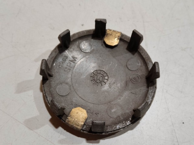 201947 Alfa Romeo 145,146, 147,156,166,Gt alufelni közép kupak a képen látható állapotban