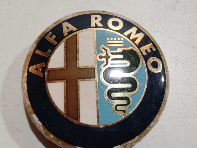 201950 Alfa Romeo 145,146, 147,156,166,Gt alufelni közép kupak a képen látható állapotban