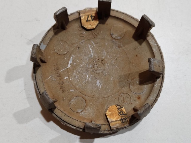 201956 Alfa Romeo 145,146, 147,156,166,Gt alufelni közép kupak a képen látható állapotban