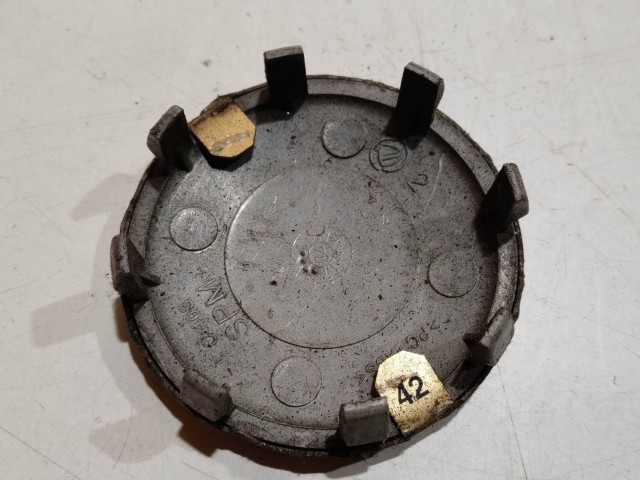 201964 Alfa Romeo 145,146, 147,156,166,Gt alufelni közép kupak a képen látható állapotban