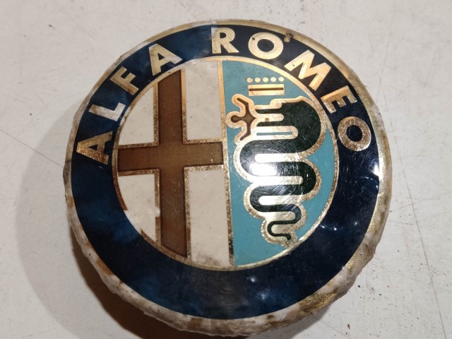 201965 Alfa Romeo 145,146, 147,156,166,Gt alufelni közép kupak a képen látható állapotban