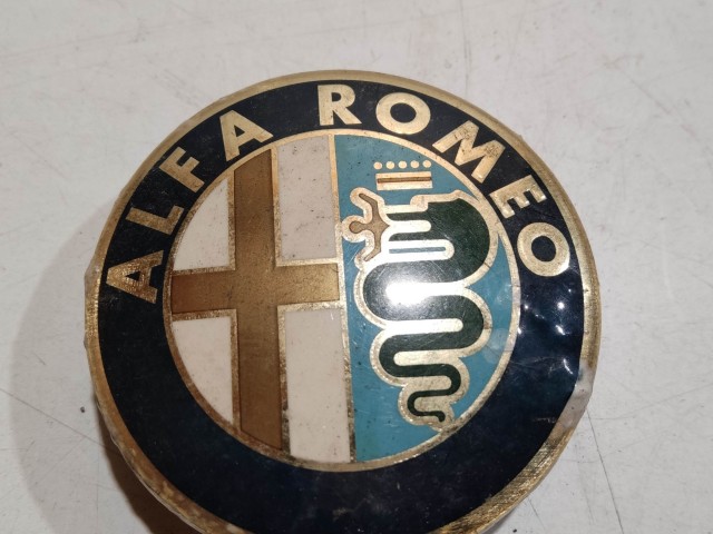 201968 Alfa Romeo 145,146, 147,156,166,Gt alufelni közép kupak a képen látható állapotban