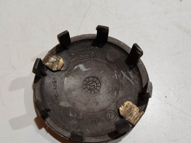 201970 Alfa Romeo 145,146, 147,156,166,Gt alufelni közép kupak a képen látható állapotban