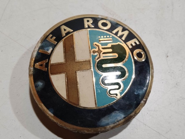 201971 Alfa Romeo 145,146, 147,156,166,Gt alufelni közép kupak a képen látható állapotban