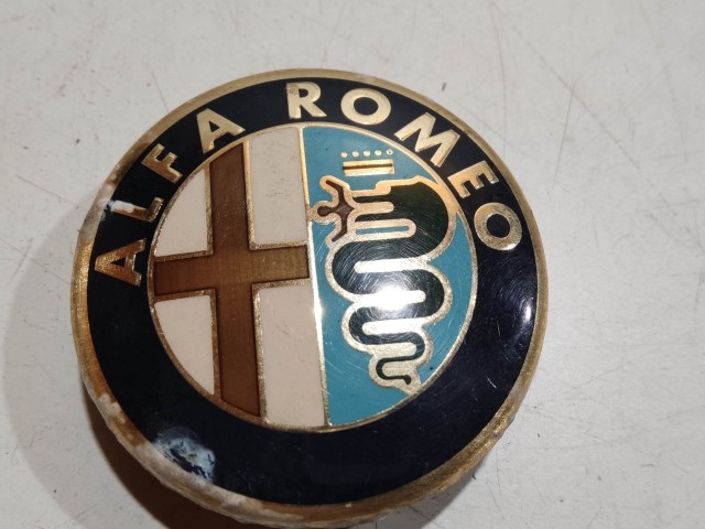 201972 Alfa Romeo 145,146, 147,156,166,Gt alufelni közép kupak a képen látható állapotban