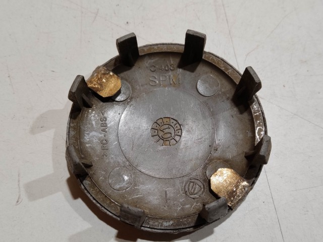 201973 Alfa Romeo 145,146, 147,156,166,Gt alufelni közép kupak a képen látható állapotban