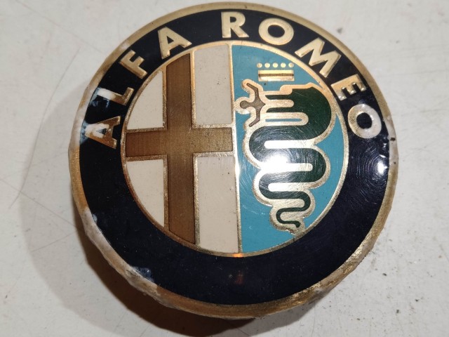 201976 Alfa Romeo 145,146, 147,156,166,Gt alufelni közép kupak a képen látható állapotban